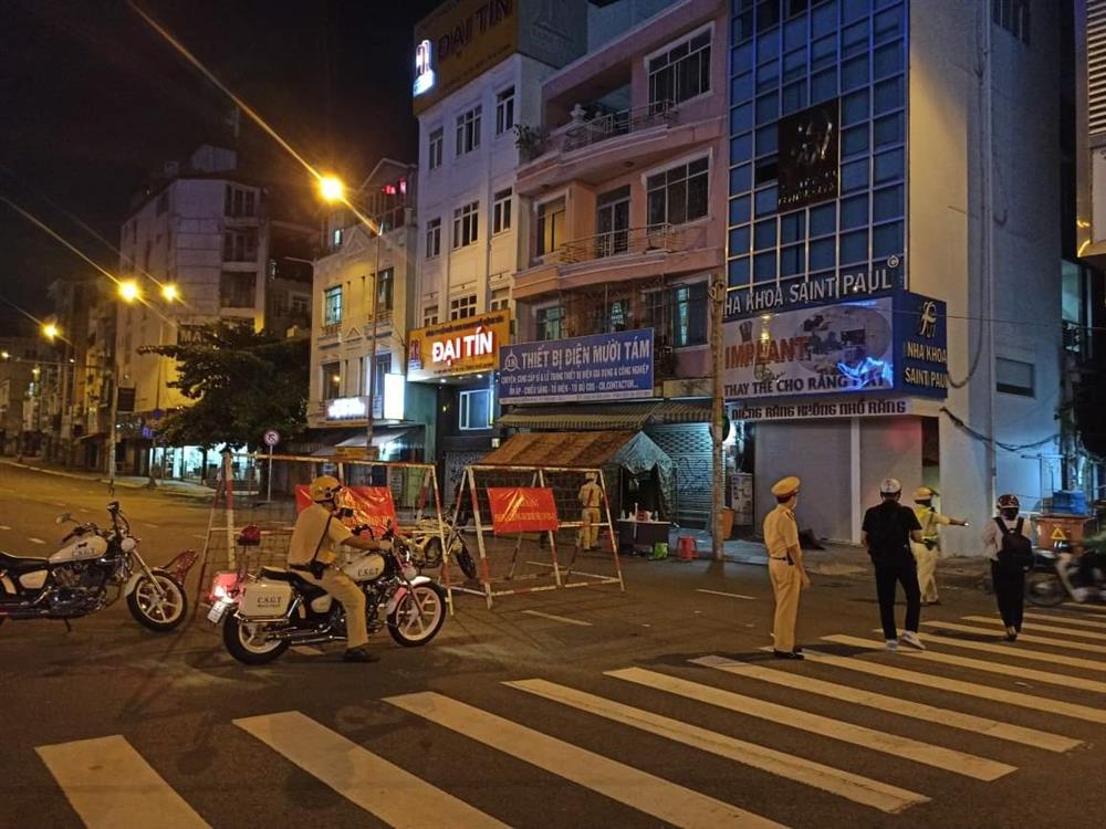 Trường hợp nào được ra đường sau giờ 'giới nghiêm' ở TP. Hồ Chí Minh? 